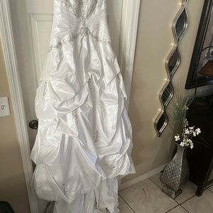 David bridal wedding dress
